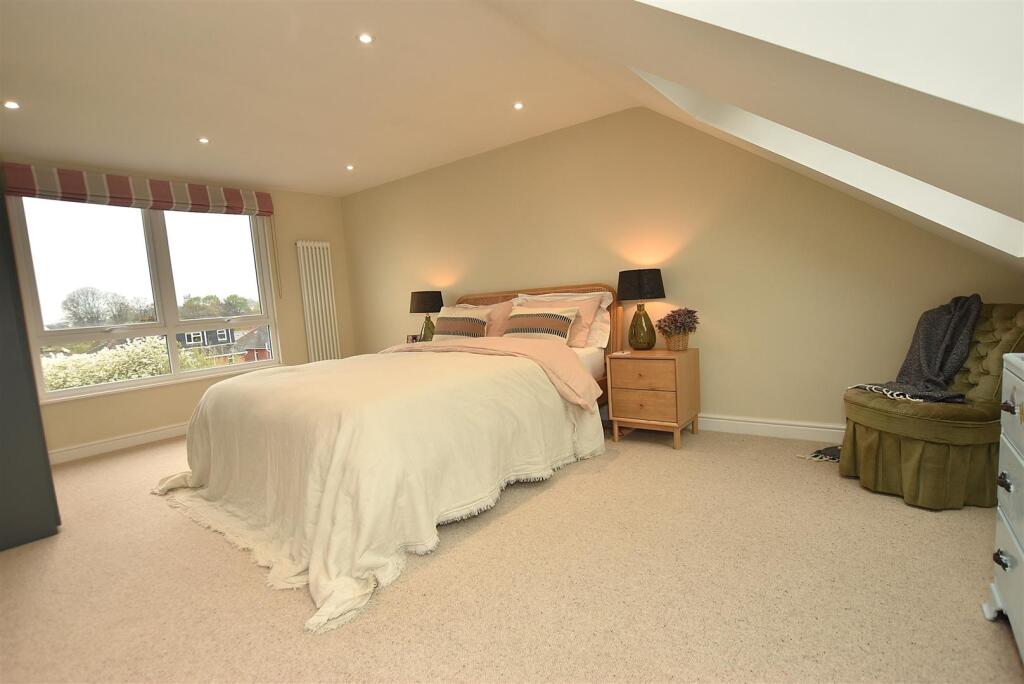 Bedroom 1 (master suite)