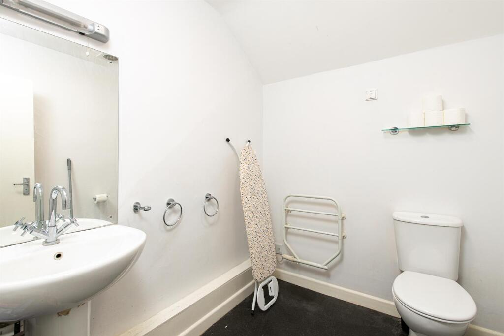 Toilet.jpg