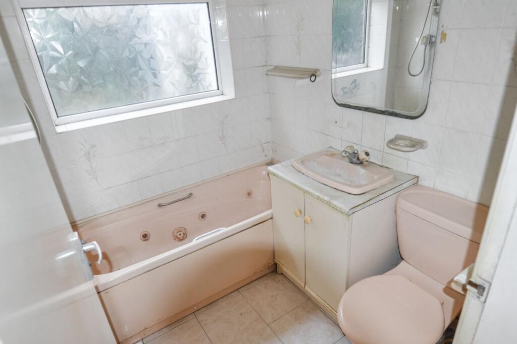 11 Thames Close, Bulkington, Bedworth, Nuneaton And Bedworth, Warwickshire, CV12 9QF