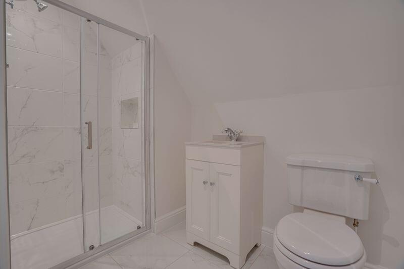En-Suite (Bed 4)