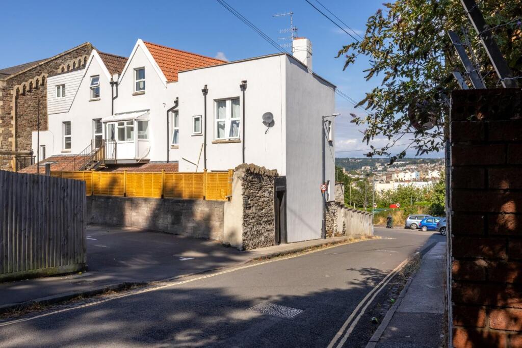 Flat 1, 3 Bushy Park, BS4-16.jpg