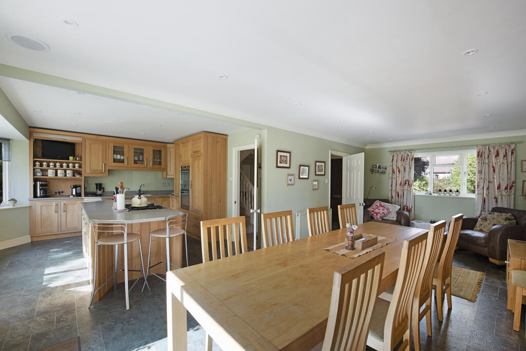 Kitchen/Dining