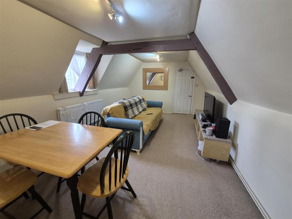 Room 4 lounge (2).jpg