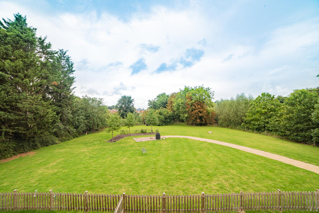 The-Old-Court-Maiden