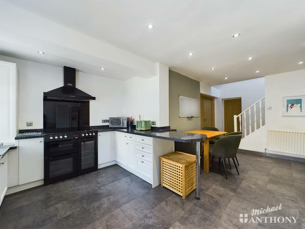 CAM02773G0-PR0121-STILL032-thumbnail-h750-70