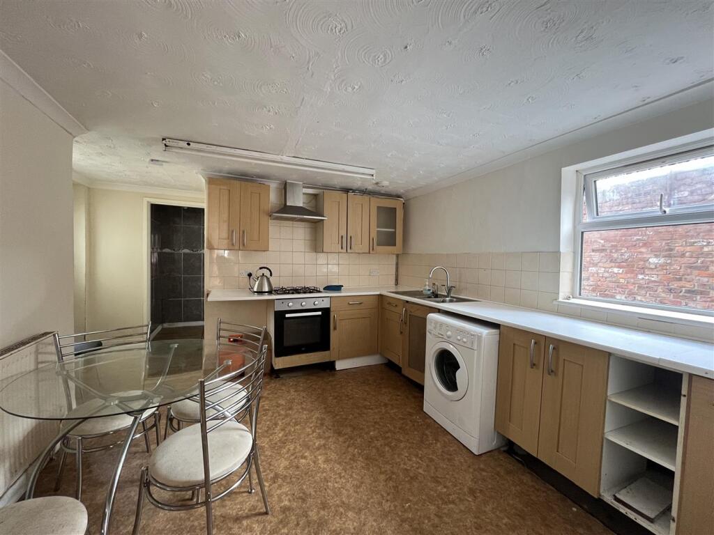 Flat 1 (2).jpg