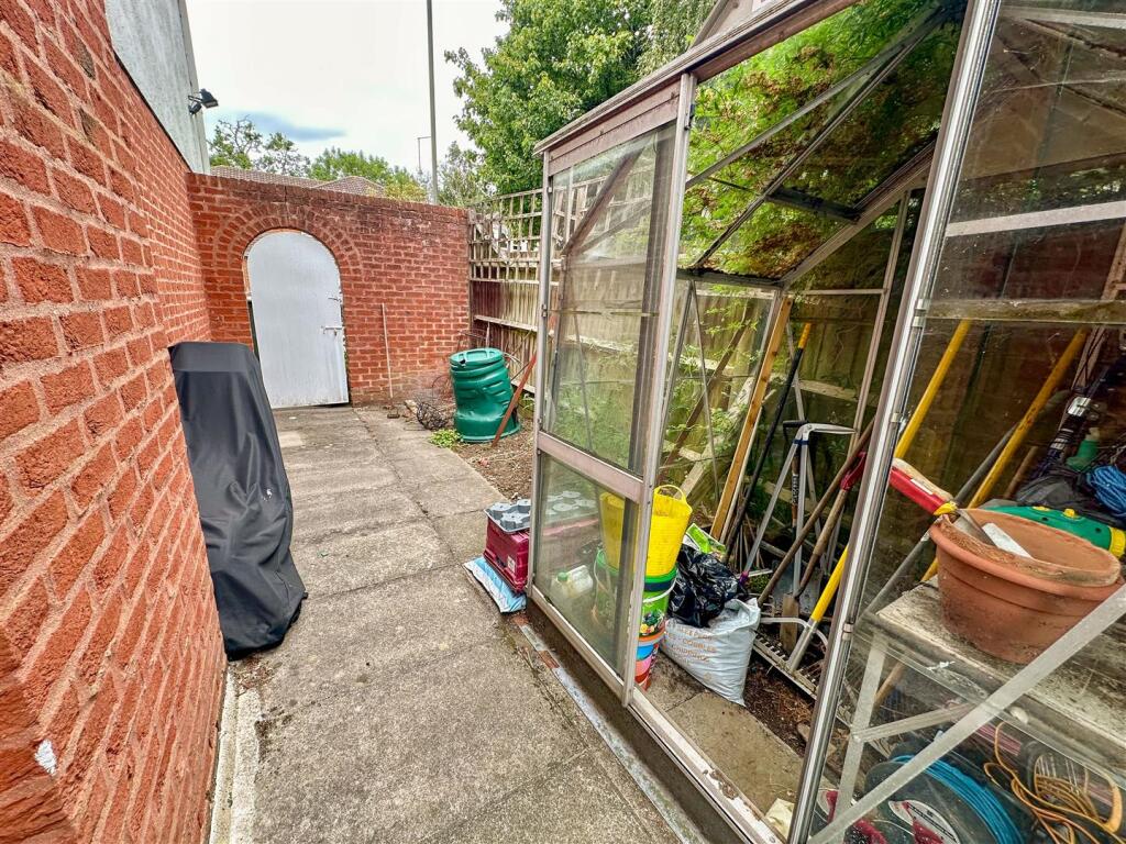 2 Rawlins Close, N3 (19).jpg