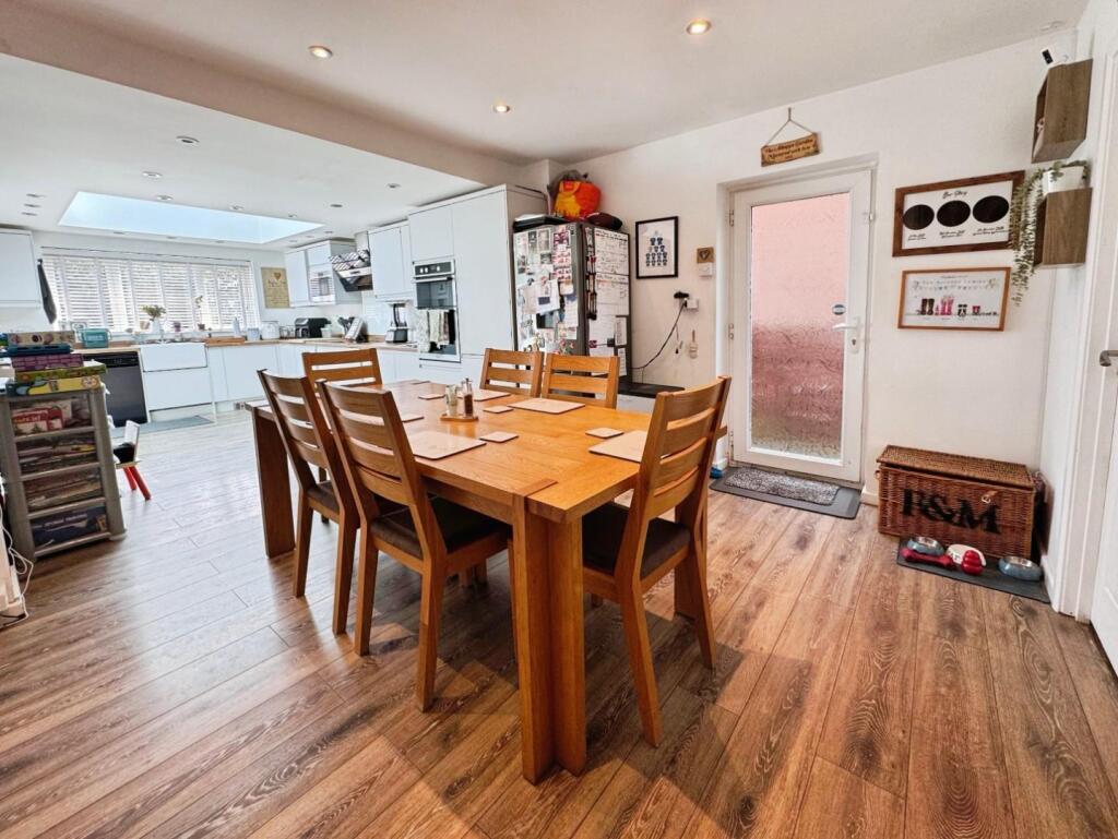 d6ab5ff2-Dining 20Kitchen.jpg