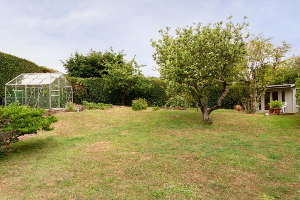 Greenways Crescent-3.jpg