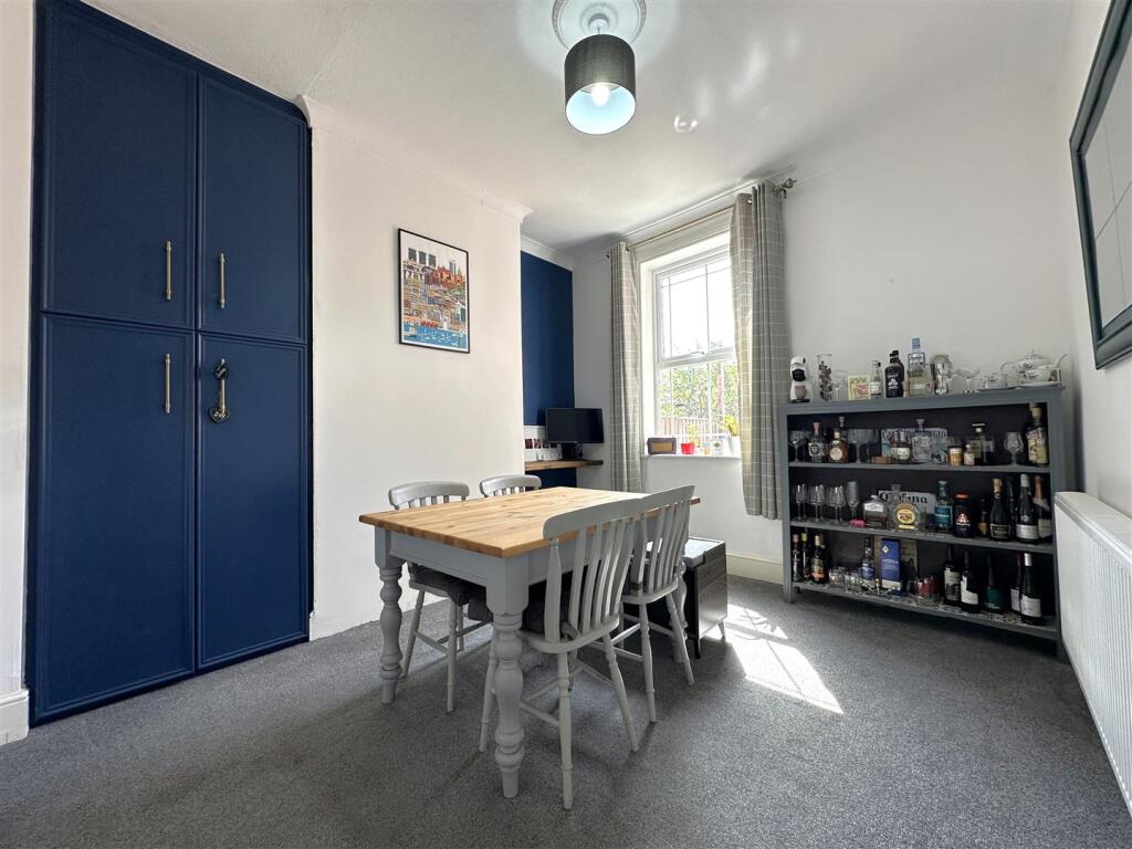 Dining Room 920