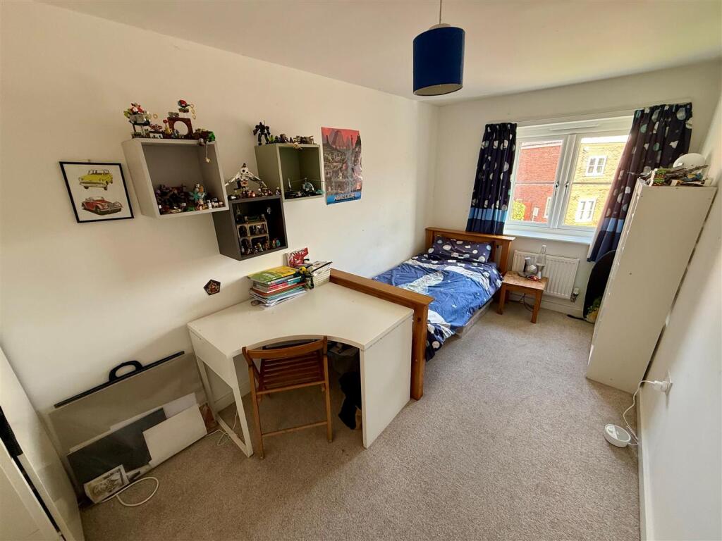 NW2 Bed2.jpg