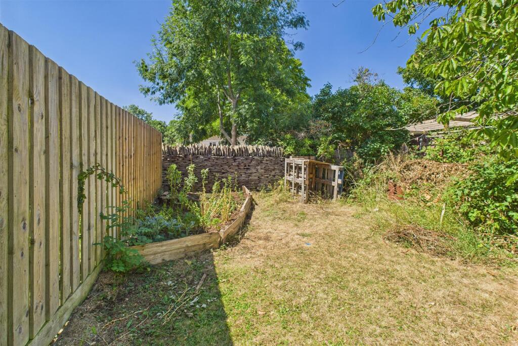 42 Frome Valley Road, Frenchay, Bristol BS16 1HE |