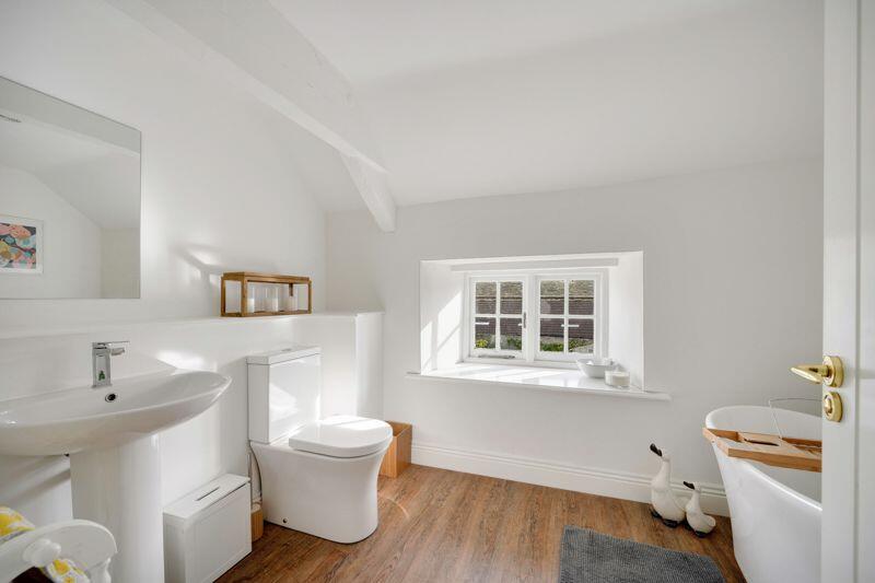 Guest Bedroom En Suite