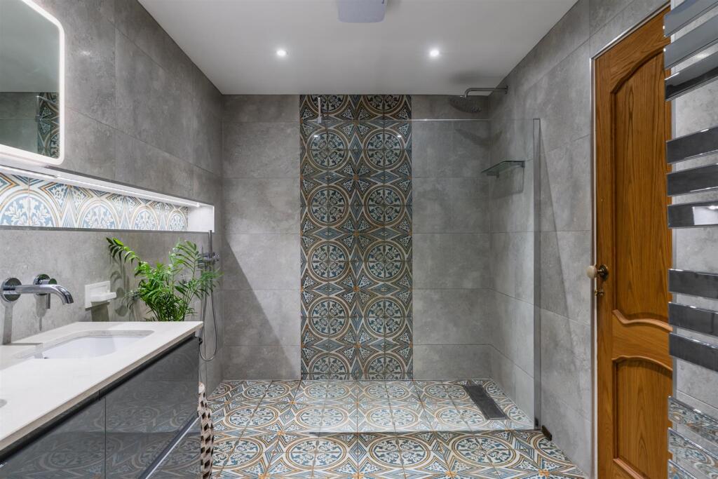 Family Shower Room