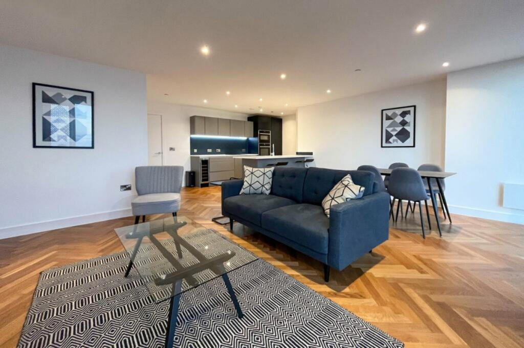 Peppercorn Court, London, E14