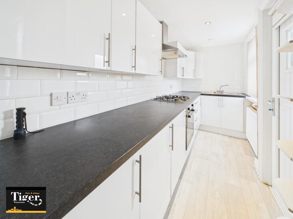 CAM02176G0-PR0724...