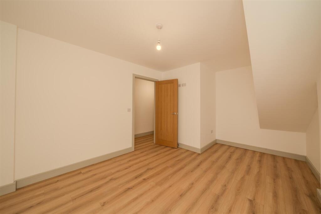 Apartment 6-121.jpg