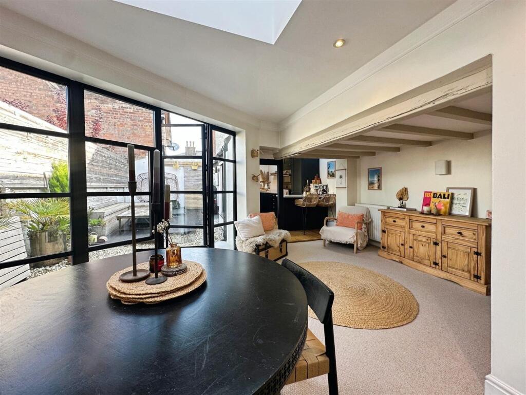 e2cc10cf--4258-9B79-190F271C0F28-43241-00000C3CAA7