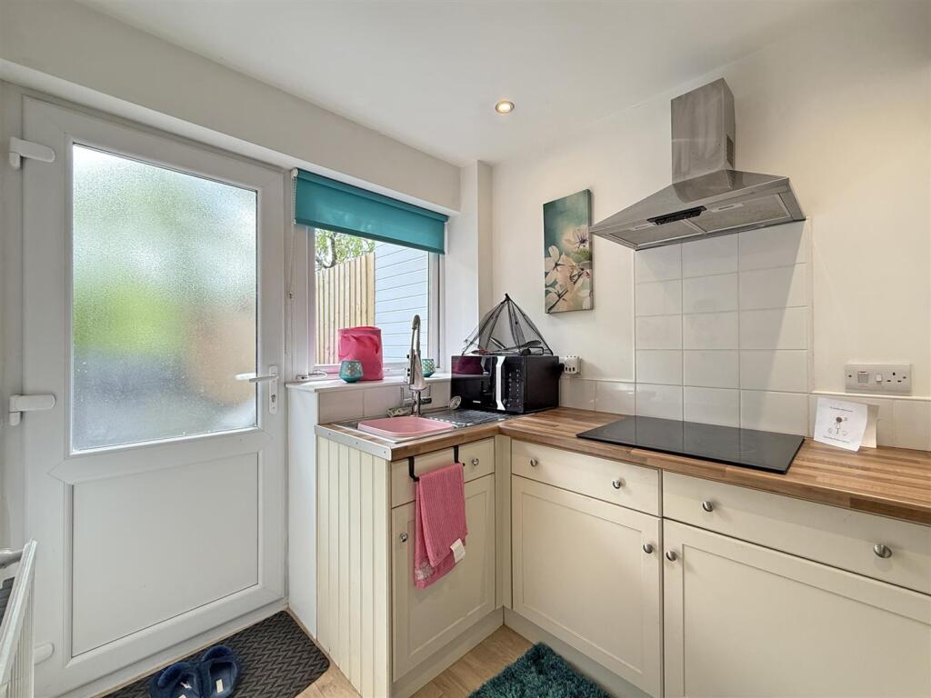 Erlstoke Close 81 - Utility.jpg