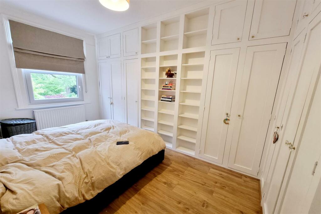 BEDROOM 1: