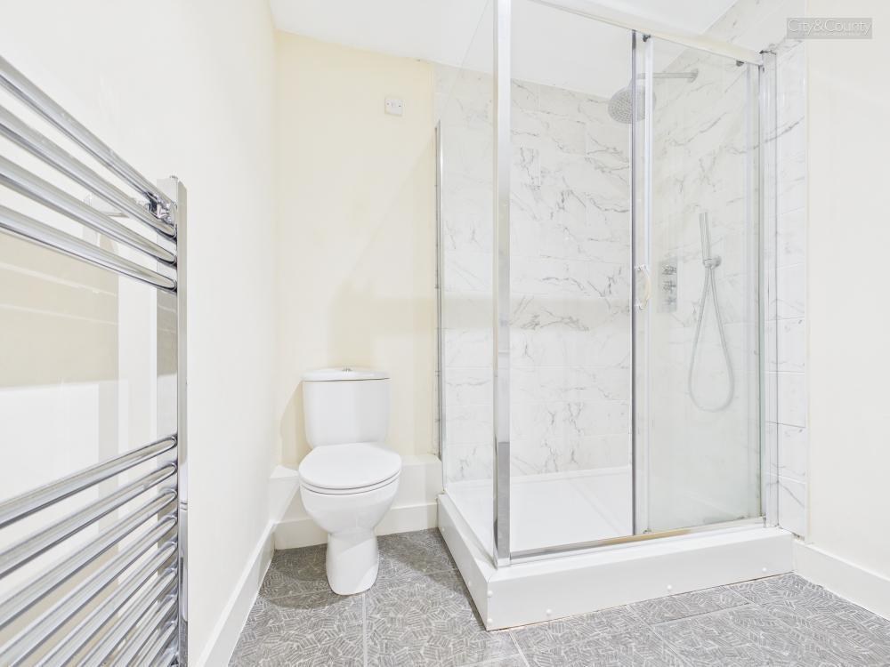 En-Suite To Master Bedroom