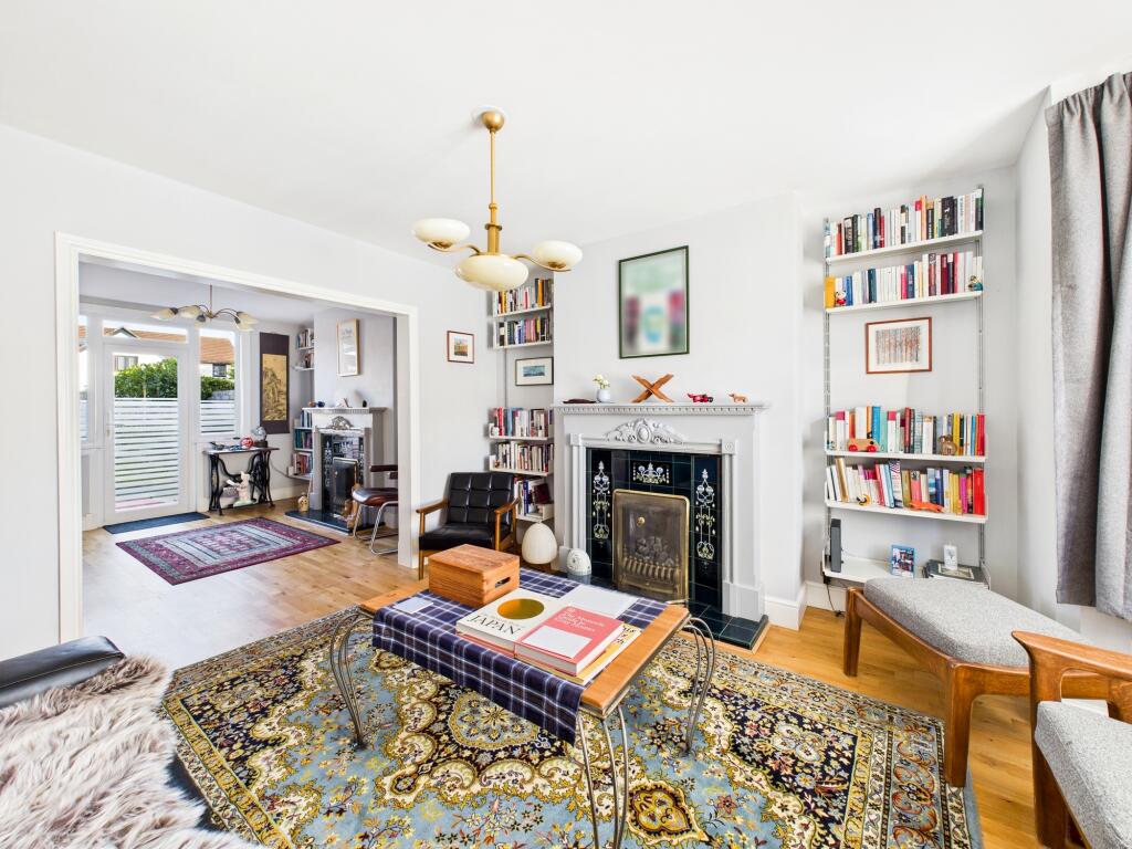 CAM05192G0-PR0185-STILL008