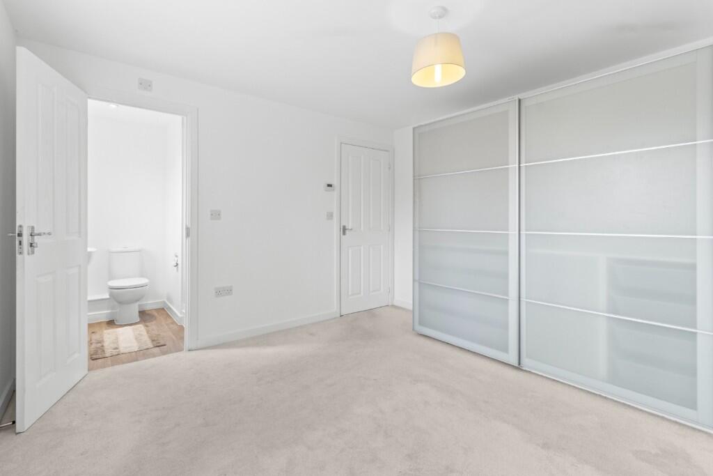 Master Bedroom(1)