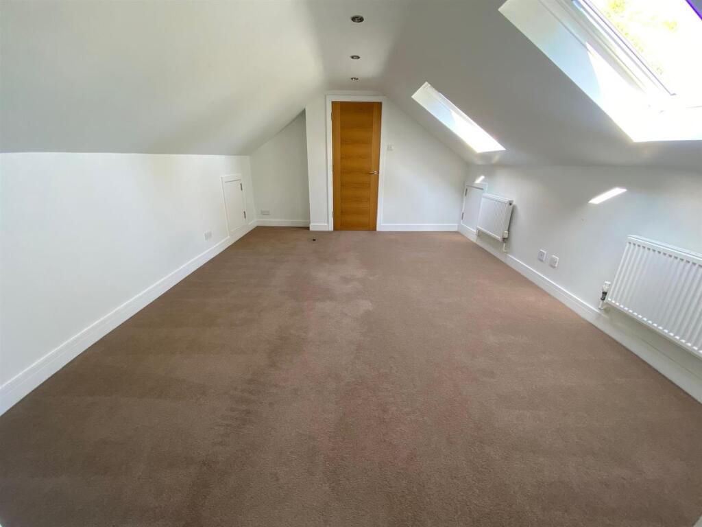33 cedar road top bedroom.jpg