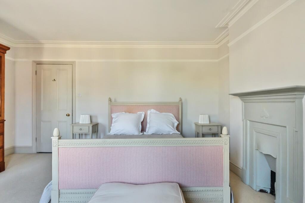 1290845-5-68249b5...