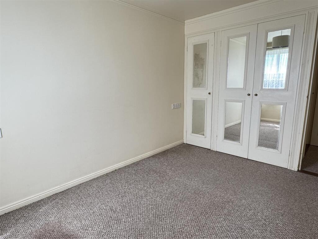 Bedroom: