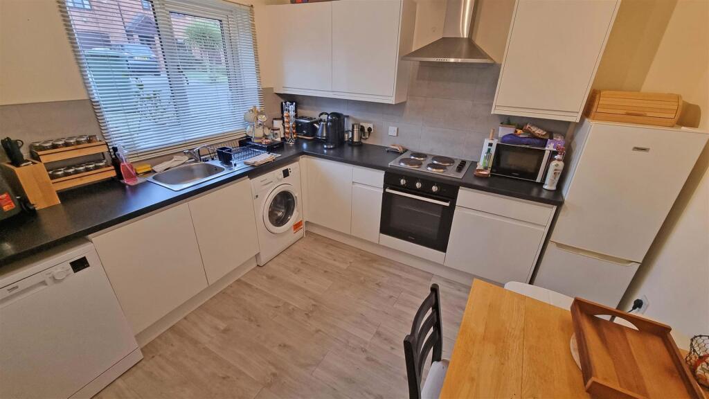 MODERN KITCHEN DINER