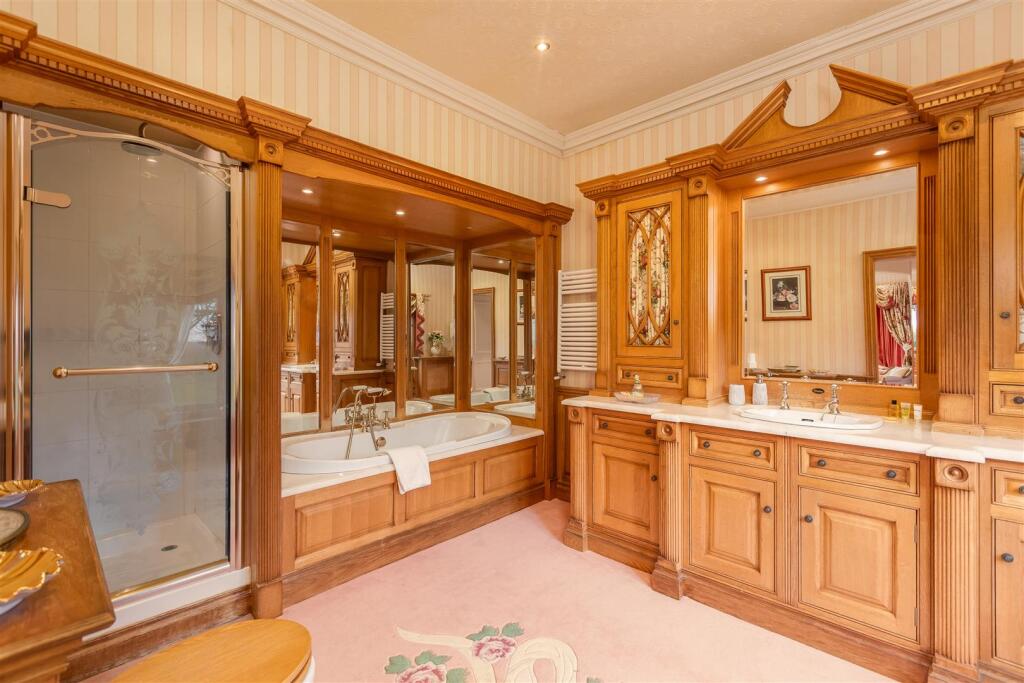 Highcliffe Manor Bedroom 1-5.jpg
