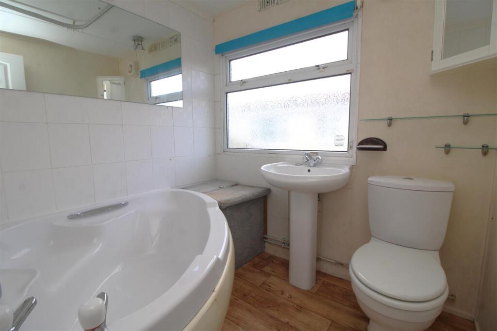 bathroom .JPG