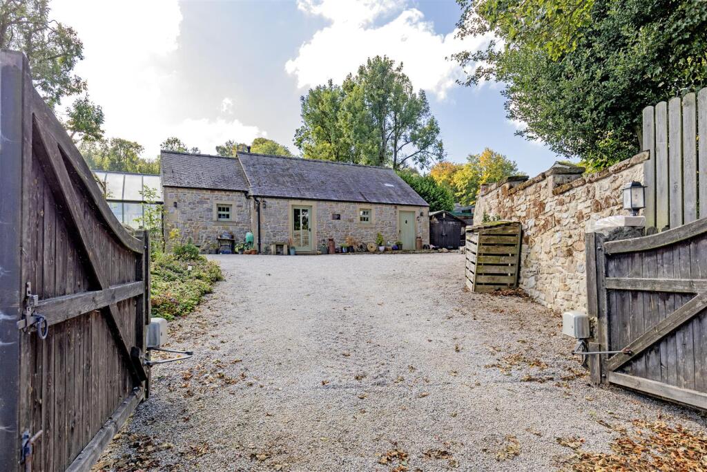 Front External-1.jpg