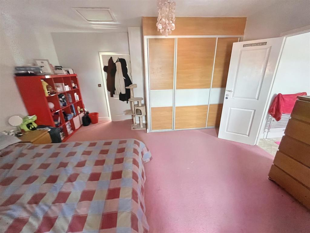 Bedroom 1 Aspect 2.jpg