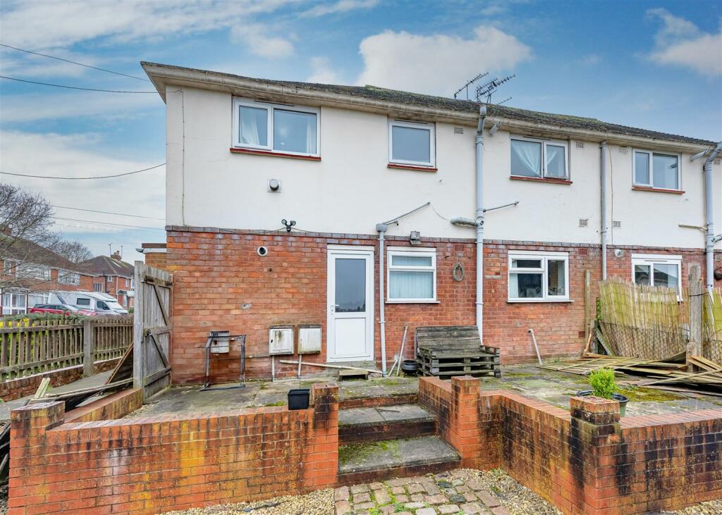 11 Lamb Crescent-External.jpg