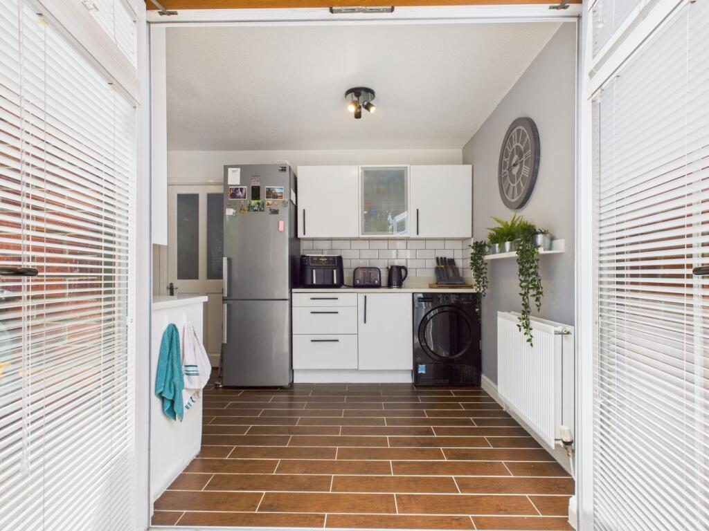 CAM03729G0-PR0116-STILL023