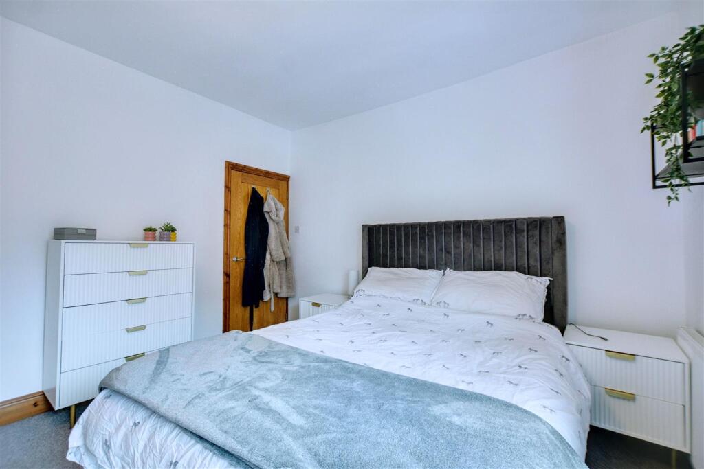 Bedroom 1_2.jpeg