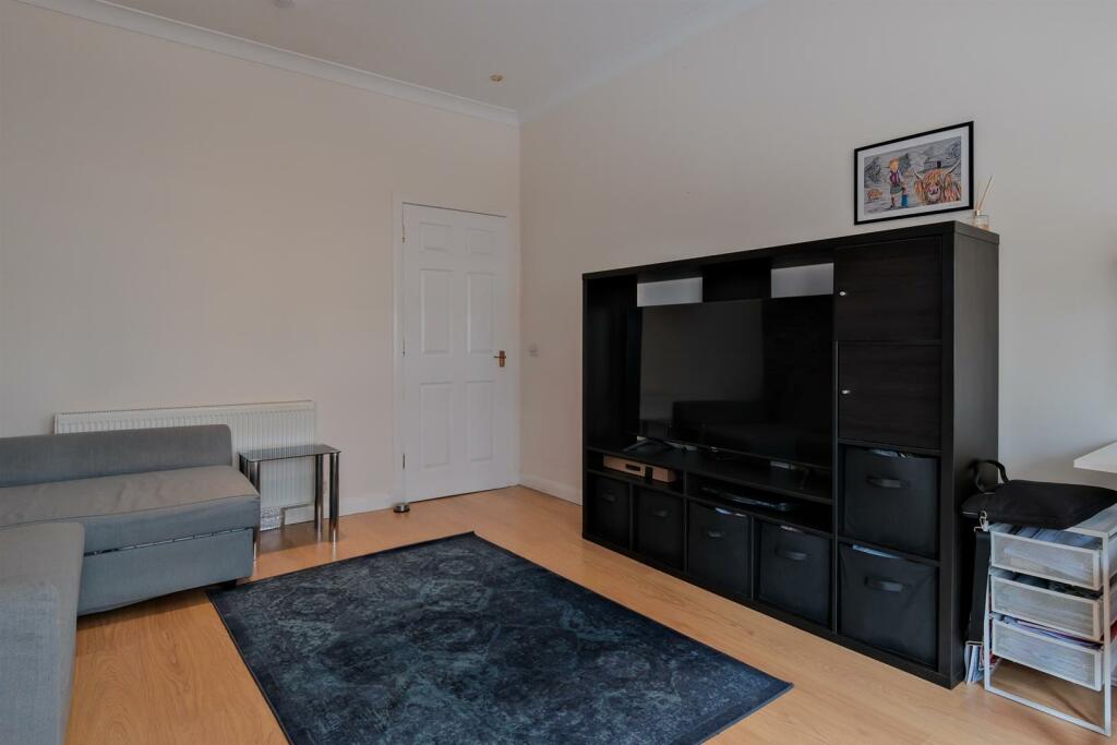 008-185 Main Street Wishaw, ML2 7NE.jpg