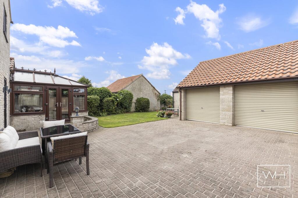 4 Manor Farm Close, 