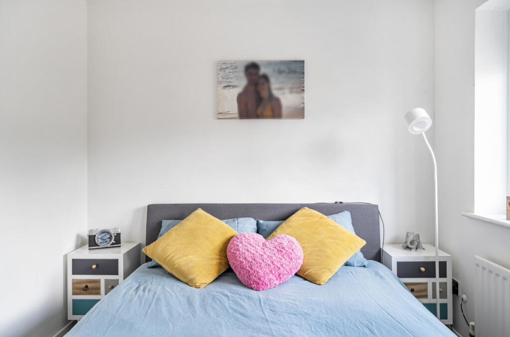 1328698-3-687e6d5...