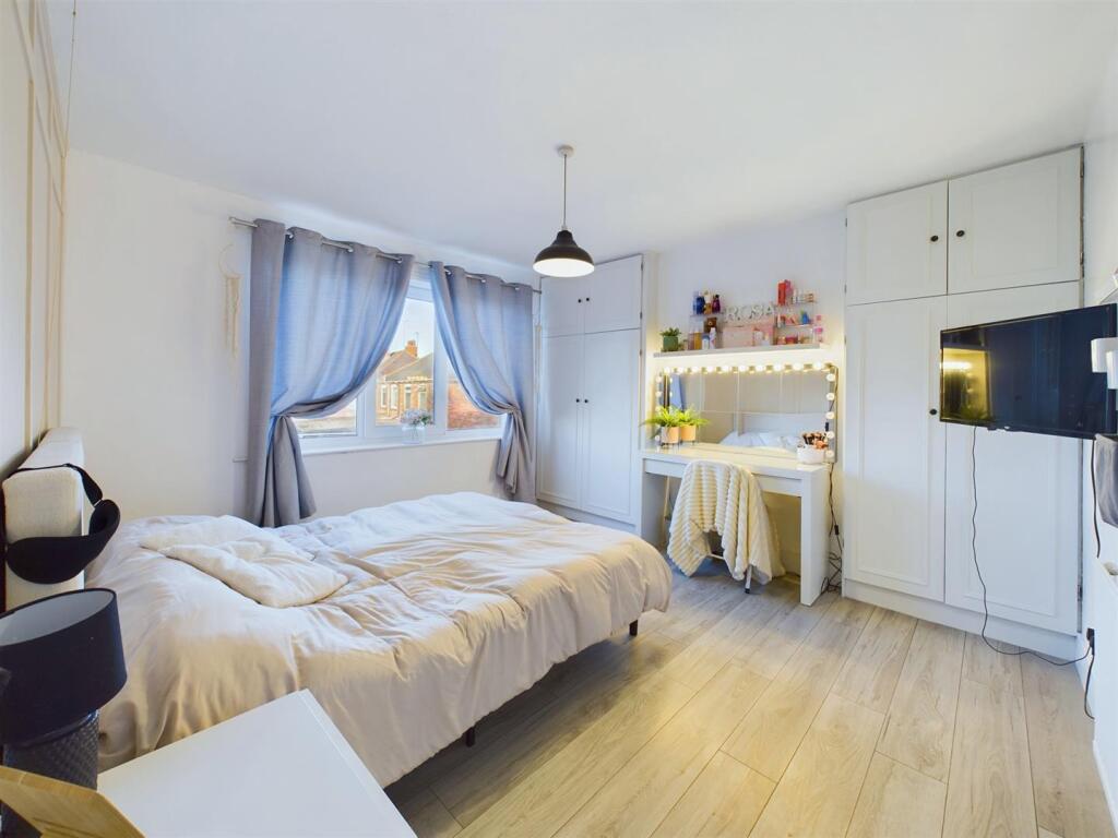 Bedroom: