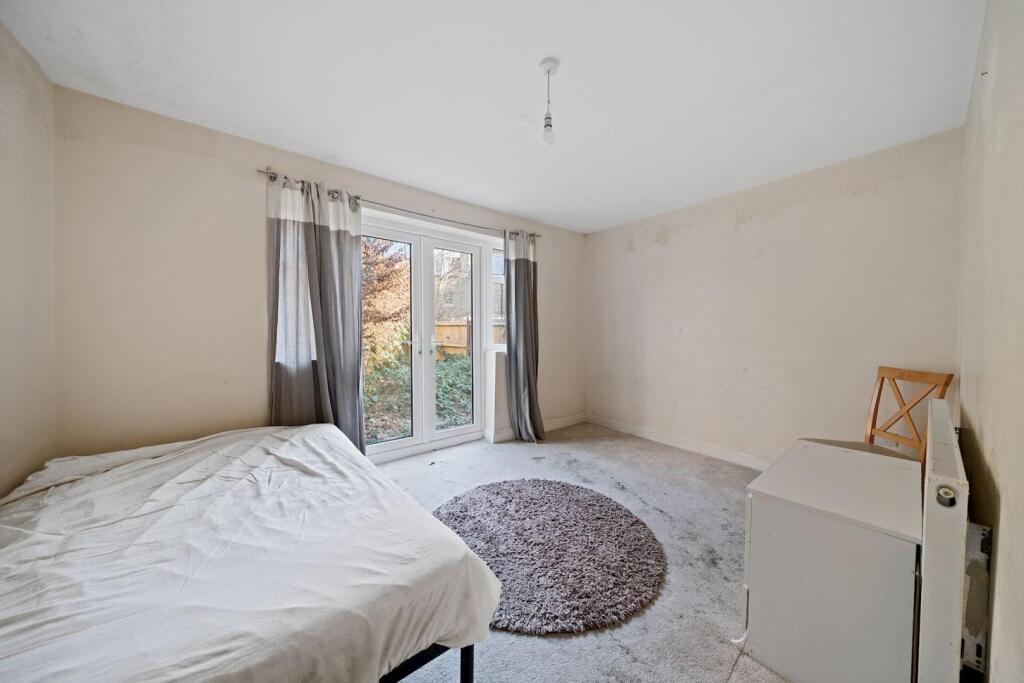 01-703a2361 - PropWorld - NS - Ground Floor Flat, 