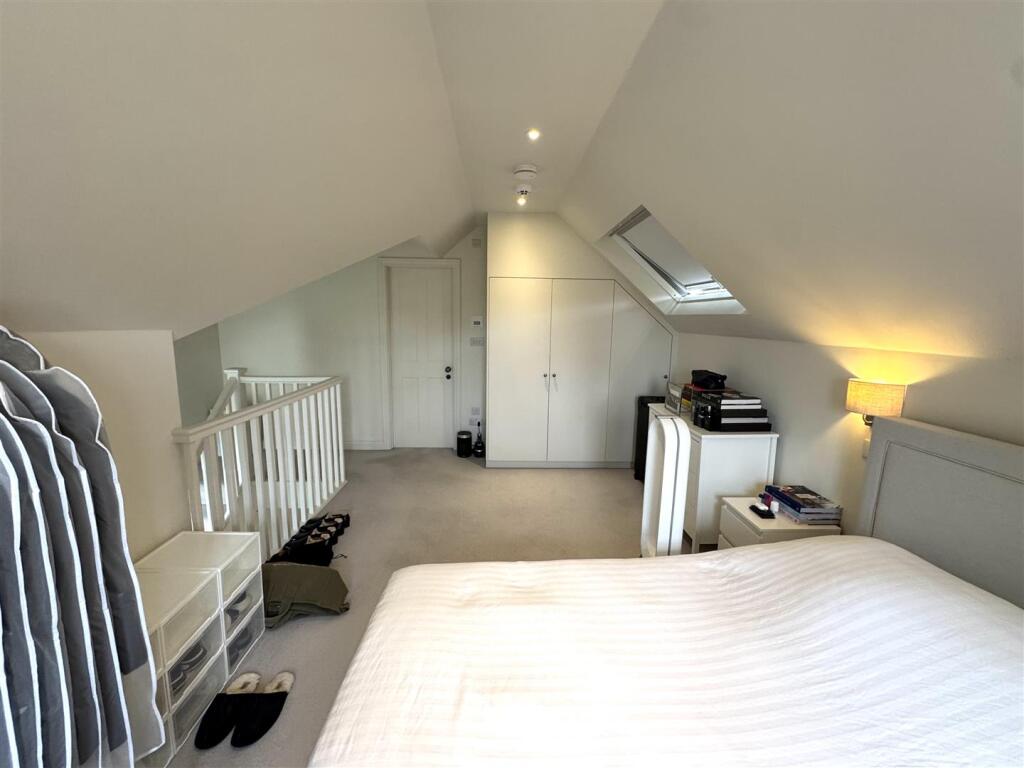 Bedroom pic 8.jpeg