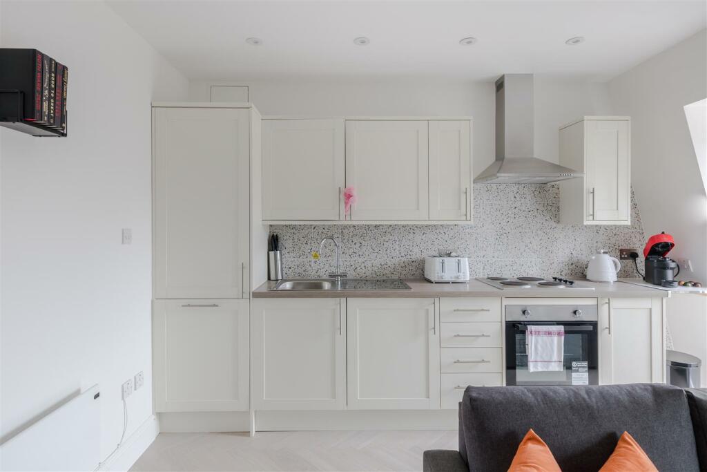 4, 30 Foley Street-1.jpg