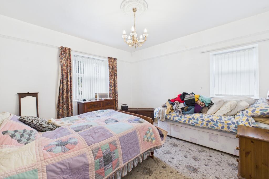 CAM04201G0-PR0068-STILL005