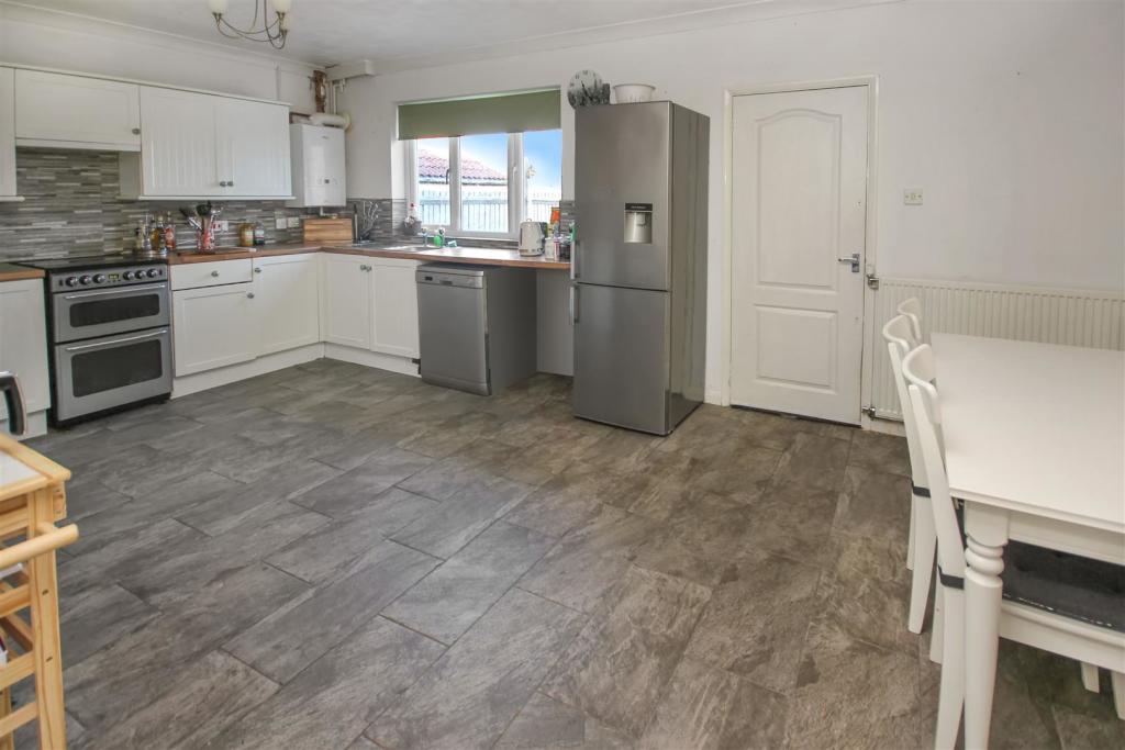 Kitchen 1.JPG