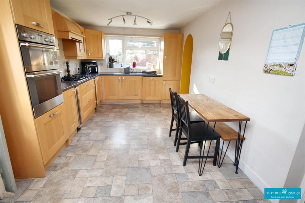 Kitchen/Breakfast Room