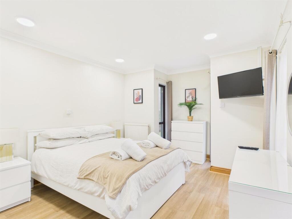 Front Double Bedroom