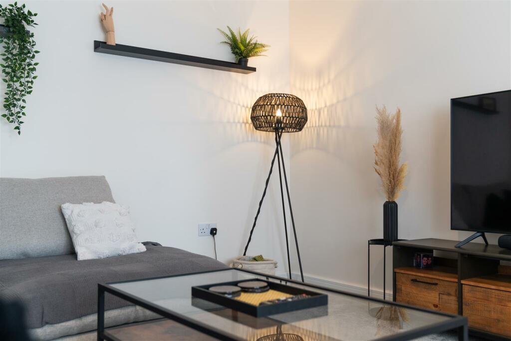 Living Room-5.jpg